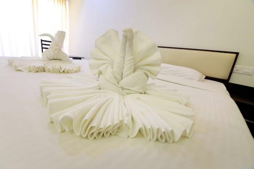 Hotel Ambai Grand Ambāsamudram Kültér fotó